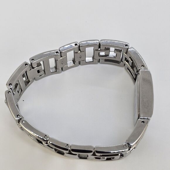 Guess Watch Women 19MM Gray Dial‎ Gray Logo Bracelet Band 6.5" New Battery - Picture 10 of 11